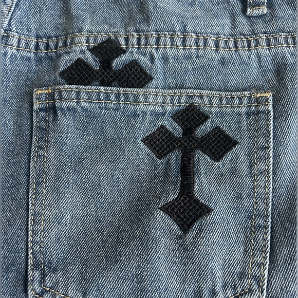 NEVER WORN Romwe denim shorts with stitched crosses - Picture 2 of 4